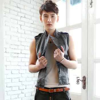 背心搭配_男式无袖<em>牛仔马甲 男款</em>特价牛仔背心