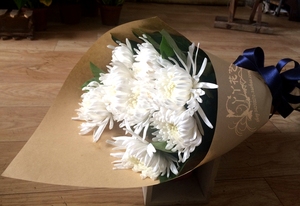 济南鲜花速递黄菊花白菊花束清明节鲜花优惠价