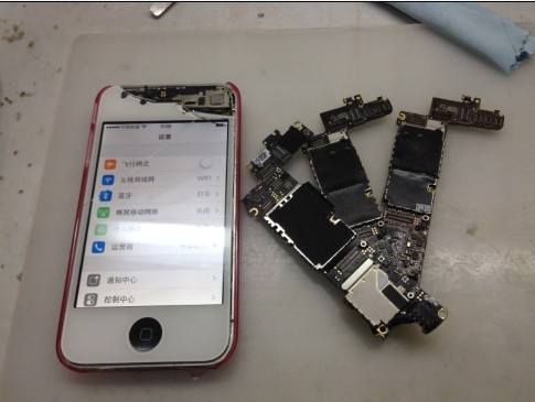 苹果4代iphone4解ID锁 无服务 正在搜索 无基带