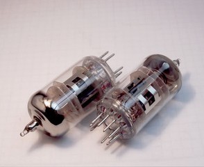 特价销售曙光电子管12AX7直代12AX7B ECC