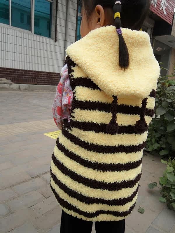 纯手工编织珊瑚绒<em>毛巾线儿童</em>背心小蜜蜂<em>马甲</em>宝