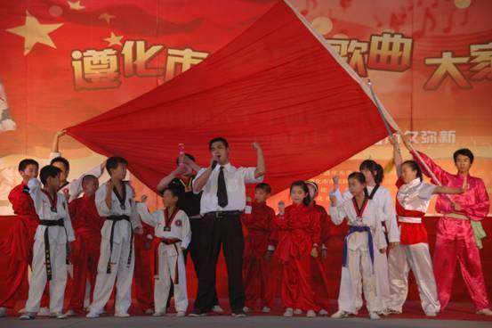 试听<em>女声</em>领唱与混声<em>合唱</em>《<em>绣红旗</em>》钢琴伴奏 