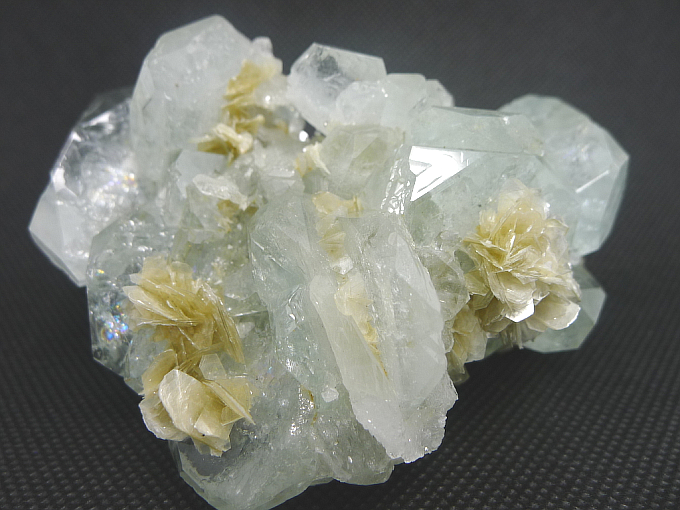 海蓝宝 晶体 矿物标本 矿石石头彩宝玉石原石宝