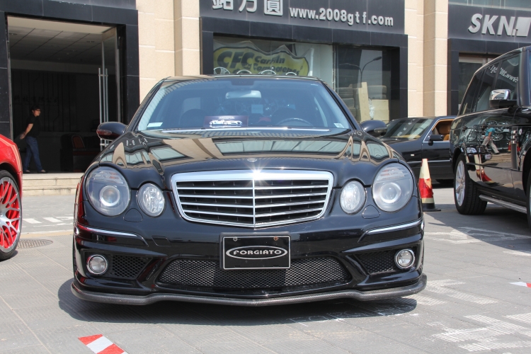 奔驰W211大包围 E200 E240 E280 E350 改装