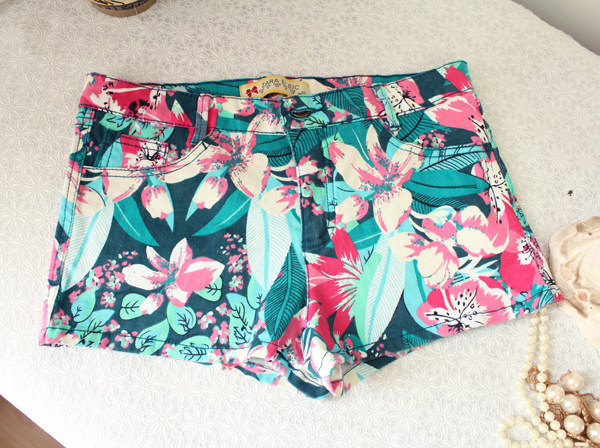 小花牛仔裤专卖店,一簇小花组成的大花,<em>梦见</em>大