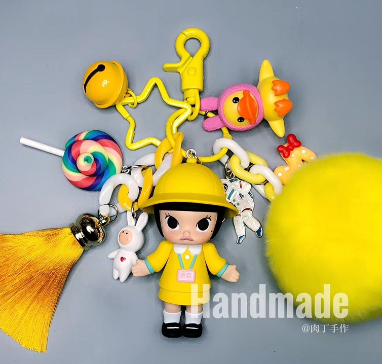 【正版】包挂POPMART幼稚园MOLLY礼物定制钥匙链圈扣毛球卡通盲盒在类目 节庆用品/礼品, 创意礼品, 钥匙扣中 - 来自Buy2taobao.com提供专业的淘宝代购服务