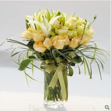 无锡江阴宜兴鲜花店同城鲜花速递生日19朵香槟玫瑰白色百合花瓶在类目 鲜花速递/花卉仿真/绿植园艺, 鲜花速递(同城)中 - 来自Buy2taobao.com提供专业的淘宝代购服务