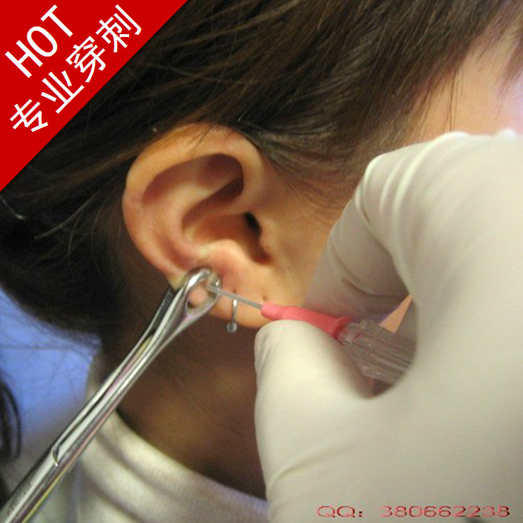 【鼻钉<em>唇钉</em>耳钉】_打鼻钉的<em>照片</em>_刚打耳洞要
