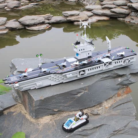 热销辽宁号航母 启蒙拼装玩具正品军事系列乐