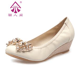  春季新款韩版时尚水钻花朵蝴蝶结圆头坡跟女鞋单鞋 女 女式鞋