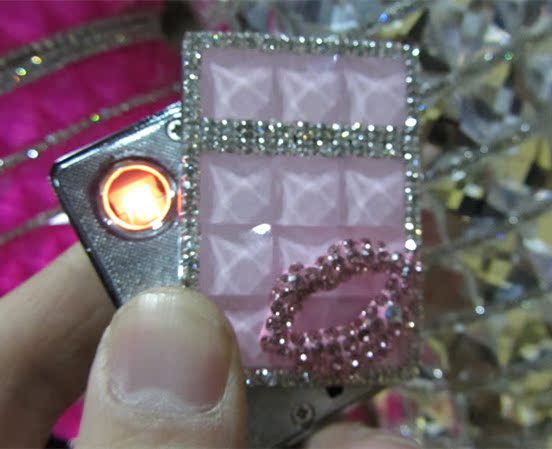 包邮USB充电打火机贴钻水钻链镶钻打火机无烟静音点烟器手工|ruв категории ZIPPO/швейцарский армейский нож/очки, бренд зажигалки и аксессуары, другие, другие - от Buy2taobao.com для оказания профессиональной услуги покупки агента Taobao