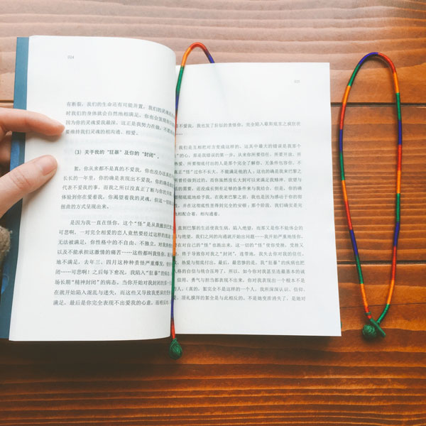 印度旅行带回彩虹绳 我就任性的觉得它应该成为书签。在类目 电子词典/电纸书/文化用品, 纸张本册, 书签中 - 来自Buy2taobao.com提供专业的淘宝代购服务