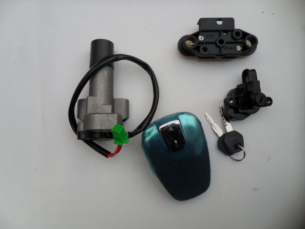 铃木配件QS125-3骏威GSX 套锁 全车锁 电门锁 开关锁 点火锁在类目 摩托车/装备/配件, 摩托车配件, 点火器/点火装置中 - 来自Buy2taobao.com提供专业的淘宝代购服务