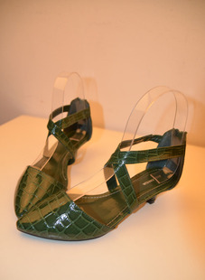  巴黎红唇*新款推荐 欧美范儿 交叉绑带装饰鳄鱼纹中跟女鞋 凉鞋