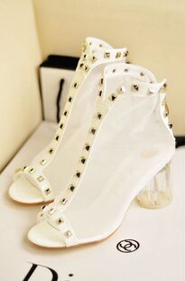  夏季大牌风复古网纱铆钉装饰女鞋鱼嘴透明粗跟凉鞋凉靴白色