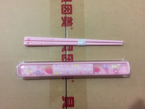 贝因美筷子日本进口草莓便携筷子训练筷儿童小学生筷子包邮|msdalam kategori lampin/Xihu/makan/push pelarik, cawan/pinggan mangkuk/Grind/aksesori, pinggan mangkuk kanak-kanak - dari Buy2taobao.com untuk memberikan perkhidmatan ejen Taobao profesional membeli