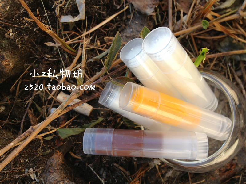 天然 滋润保湿润唇膏 草莓\牛奶糖\巧克力\玫瑰\薰衣草\无香在类目 彩妆/香水/美妆工具, 唇膏/口红中 - 来自Buy2taobao.com提供专业的淘宝代购服务
