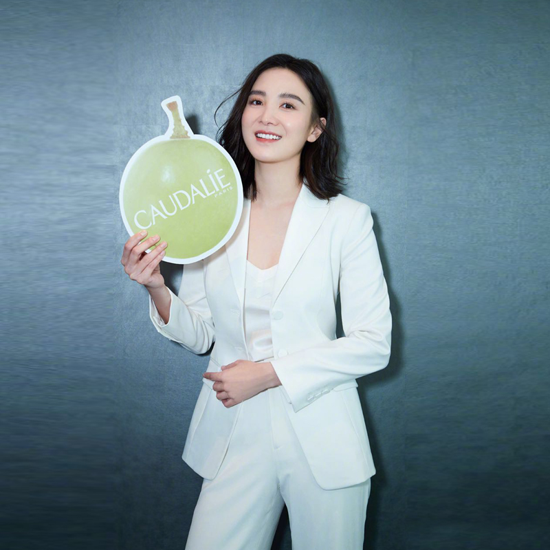 春秋新明星宋佳同款修身显瘦端庄气质ol白色西装外套微喇裤套装女在类目 女装/女士精品, 西装中 - 来自Buy2taobao.com提供专业的淘宝代购服务