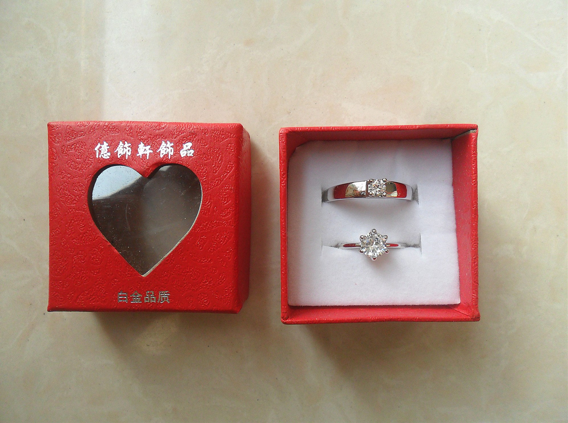 結婚婚禮現場攝影錄像用仿真婚戒男女情侶鑽戒指仿真指環交換對戒在類目 節慶用品/禮品, 新娘配件中 - 來自Buy2taobao.com提供專業的淘寶代購服務