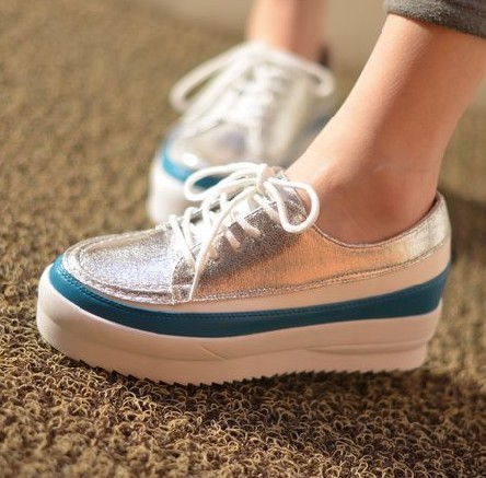 爆裂纹亮色休闲鞋...