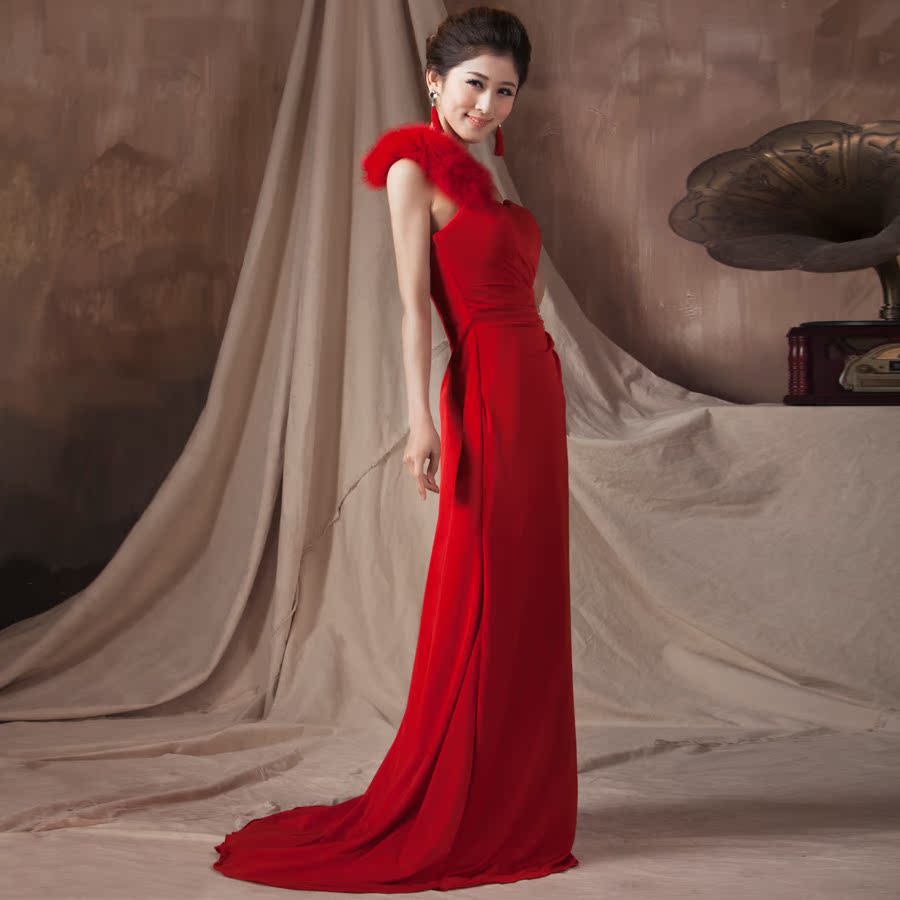 秋冬红色晚礼服新娘结婚敬酒服时尚毛领修身鱼尾拖尾红色旗袍复古 秋冬红色晚礼服新娘结婚敬酒服时尚毛领修身鱼尾拖尾红色旗袍复古