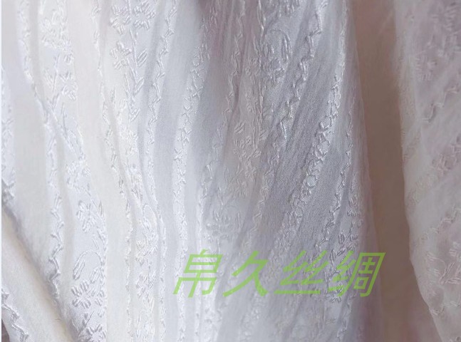 竖条立体提花真丝缎条绡有垂感特殊肌理100%桑蚕丝汉服定制面布料在类目 服饰配件/皮带/帽子/围巾, 制衣面料, 布面料中 - 来自Buy2taobao.com提供专业的淘宝代购服务