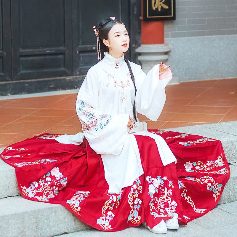 【如梦令】汉服女冬明制袄裙 汉服 女立领长袄马面裙红色汉服秋冬在类目 女装/女士精品, 唐装/民族服装/舞台服装, 民族服装/舞台装中 - 来自Buy2taobao.com提供专业的淘宝代购服务