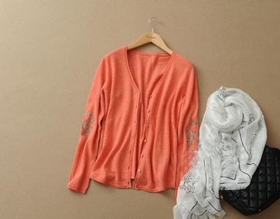 大家贵秀 全球最流行骷颅头 手臂<em>钉珠羊绒</em>长袖