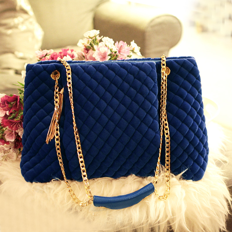 新款女包毛绒面菱格...