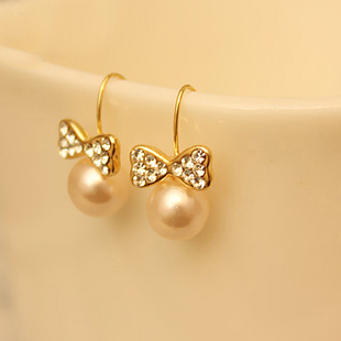 珍珠蝴蝶结耳钉 精致...