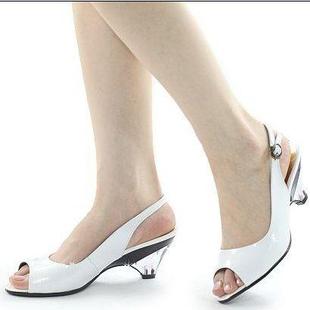  夏新品包邮 高纤漆皮水晶跟中跟绊带女士鱼嘴凉鞋 大码40-43