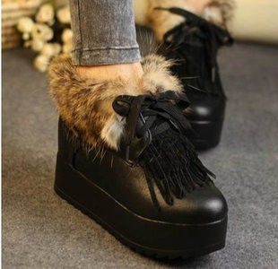  蘑菇街冬季新款真兔毛毛松糕鞋流苏靴厚底内增高保暖鞋女鞋短靴