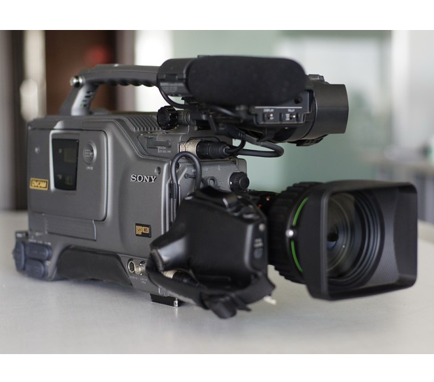 出售一台索尼专业广播级数码摄像机DVCAM D