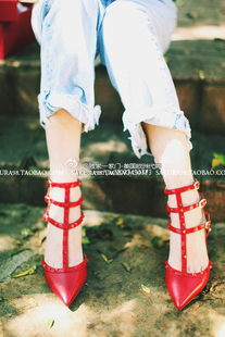  新款VALENTINO华伦天奴全红尖头铆钉T带高跟鞋/婚鞋