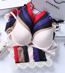 维多利亚的秘密 蕾丝侧边聚拢<em>胸罩</em> 性感无痕牛