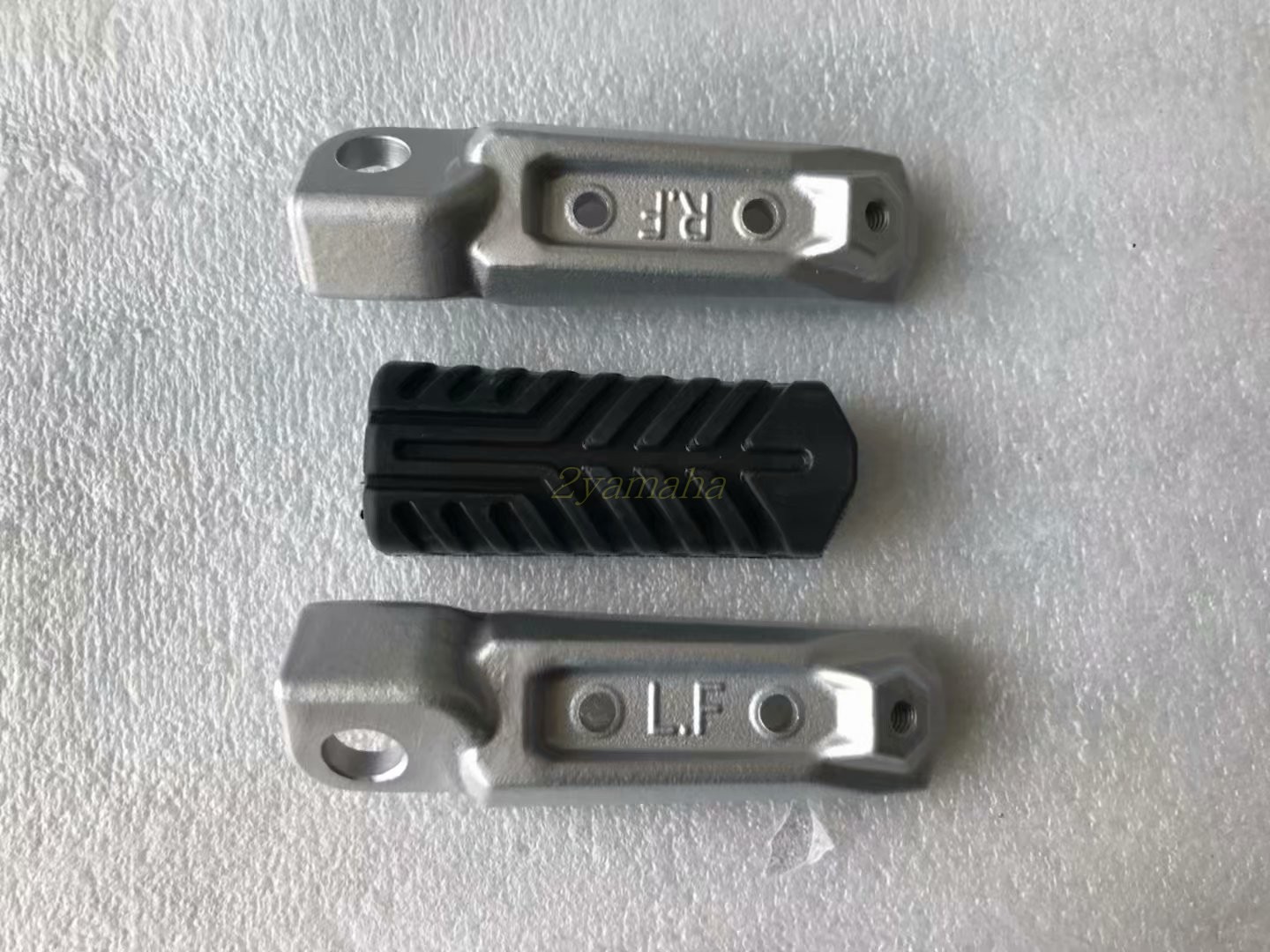 春风250nk配件CF250NK左右前脚蹬搁脚脚踏皮脚蹬座在类目 摩托车/装备/配件, 摩托车装饰养护, 摩托车脚踏板中 - 来自Buy2taobao.com提供专业的淘宝代购服务