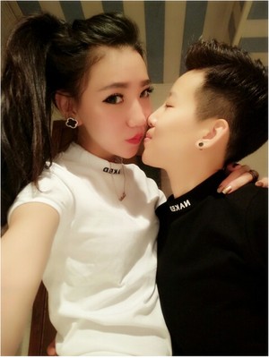 快手红人同款短袖精神社会小伙修身男半袖情侣