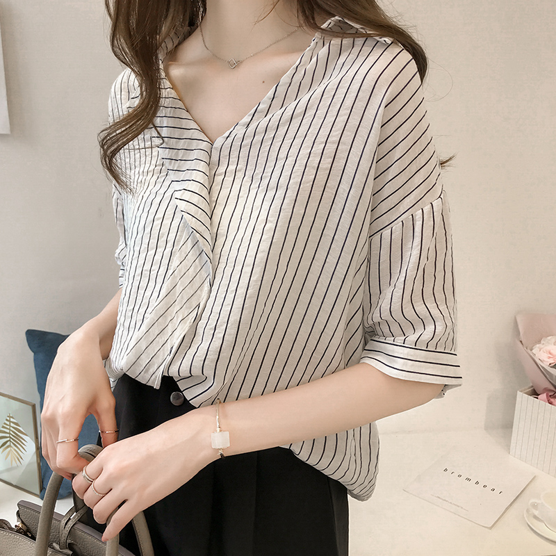 夏装半袖条纹衬衫女上衣胖妹妹大码女装宽松显瘦v领短袖t恤打底衫在类目 女装/女士精品, 大码女装中 - 来自Buy2taobao.com提供专业的淘宝代购服务