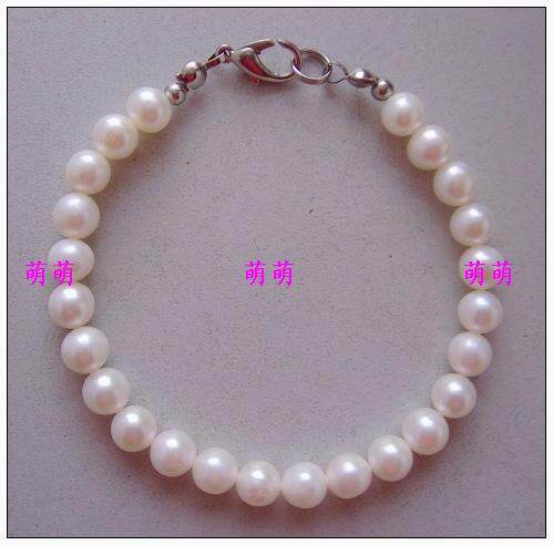 精品　５－６ＭＭ小近圆白色珍珠手链（仅售１８元）