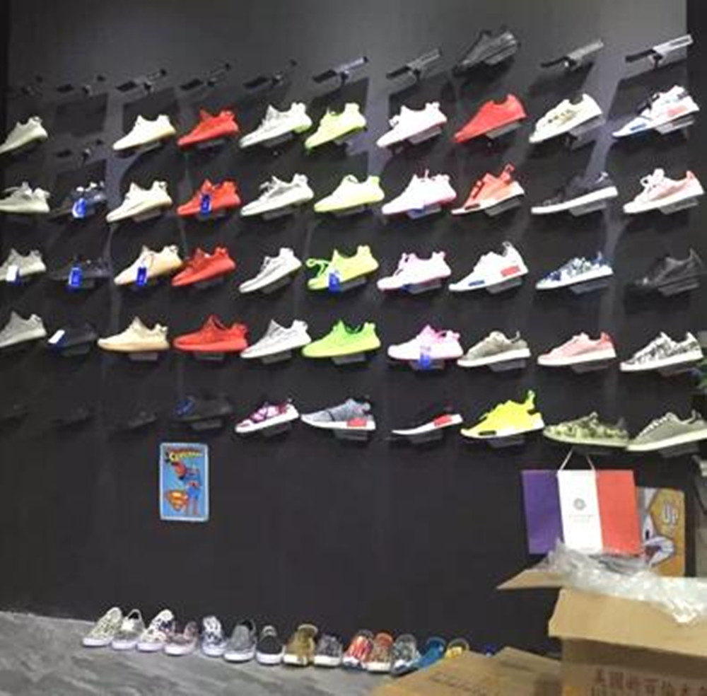 专卖店上墙鞋托展示架可放吊牌金属鞋架运动休闲鞋货架鞋店专用在类目 商业/办公家具, 货架/展柜, 服装货架中 - 来自Buy2taobao.com提供专业的淘宝代购服务