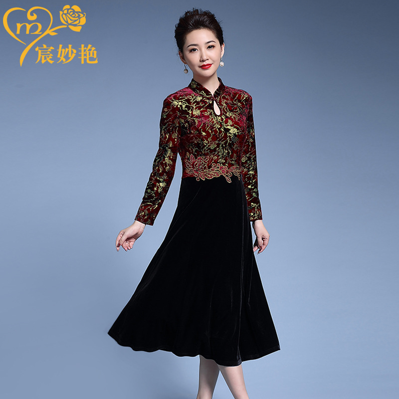 连衣裙改良旗袍大摆裙妈妈装婚礼服妈妈装丝绒新款中老年女装绣花在类目 女装/女士精品, 中老年女装中 - 来自Buy2taobao.com提供专业的淘宝代购服务