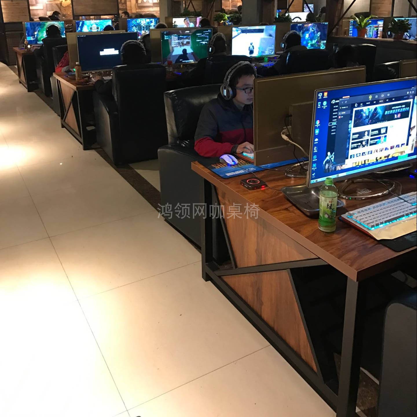 鸿领网咖网吧桌椅X型复古后机箱实木台面电竞脑游戏定制沙发桌椅在类目 商业/办公家具, 办公家具, 办公桌, 办公电脑桌中 - 来自Buy2taobao.com提供专业的淘宝代购服务