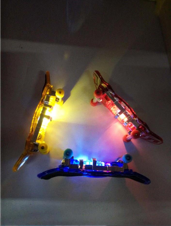 创意带投影灯手指滑板车桌面玩具摆件小学生奖品活动礼物迷你|ruв категории игрушка/коляска/головоломка/блоки/модель, коляска/детей на роликах, Скутер - от Buy2taobao.com для оказания профессиональной услуги покупки агента Taobao