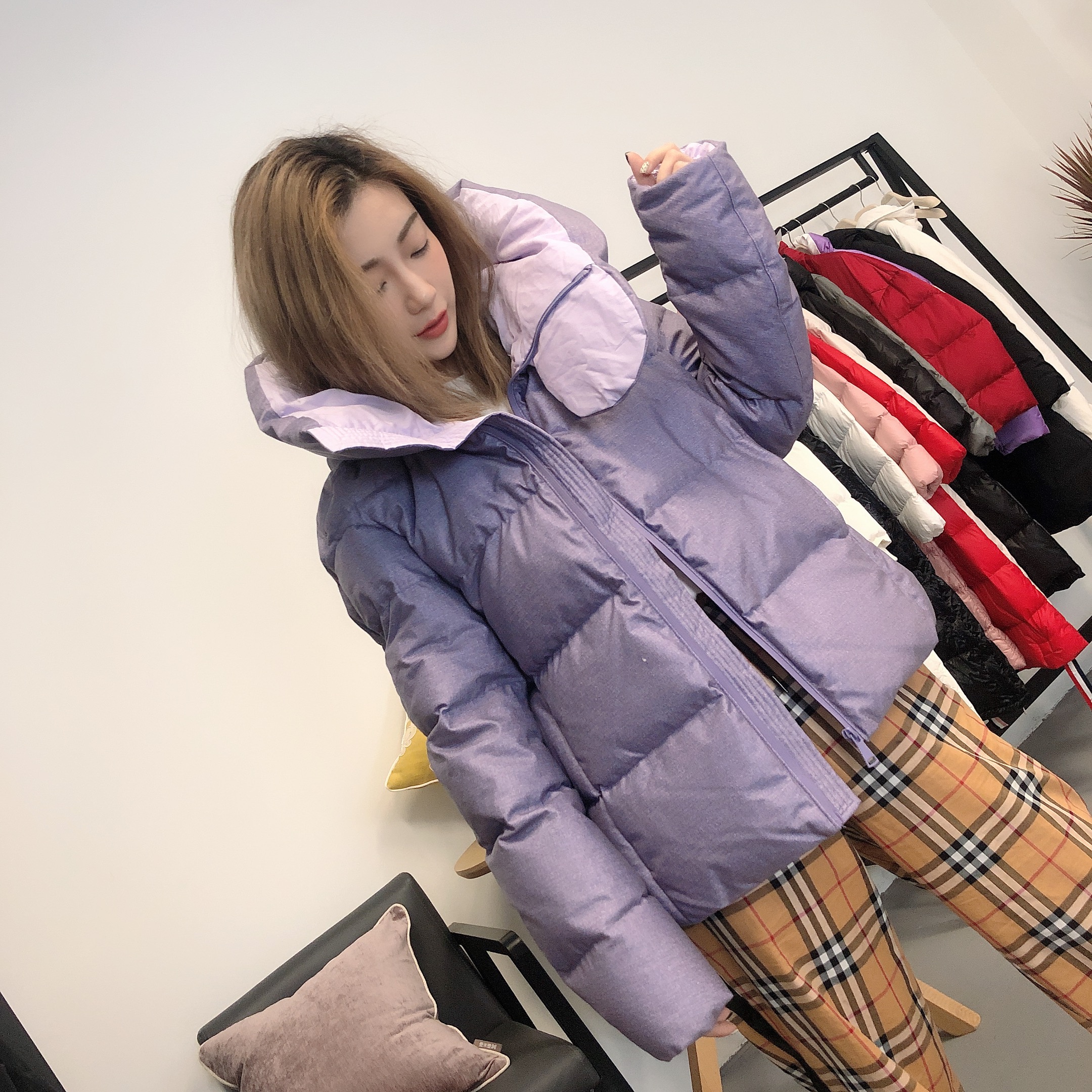 Demon Studio welfare have cash less than that is registered in the accounts Down Jackets -8022in the Women's clothing/Boutique , Fur category - from Buy2taobao.com to provide professional Taobao agent buy service