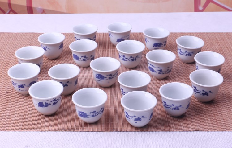 。小酒杯酒盅陶瓷青瓷白瓷40ml装0.8两【两个起拍】|ruв категории посуда, до дна/бокал/вино, бокал - от Buy2taobao.com для оказания профессиональной услуги покупки агента Taobao