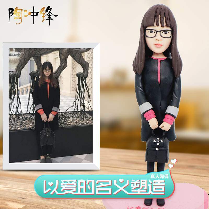捏泥人真人公仔定制软陶人偶蜡像玩偶泥塑DIY照片结婚生日礼物小在类目 个性定制/设计服务/DIY, 日用/装饰定制, 人偶/公仔定制, 软陶人偶中 - 来自Buy2taobao.com提供专业的淘宝代购服务