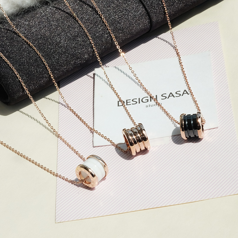 the republic of korea Rome black and white ceramics Spring Necklace Rose Gold clavicle Winnings Pendant fashion Titanium Jewelryin the Accessories/Fashion Jewelry, Necklace category - from Buy2taobao.com to provide professional Taobao agent buy service