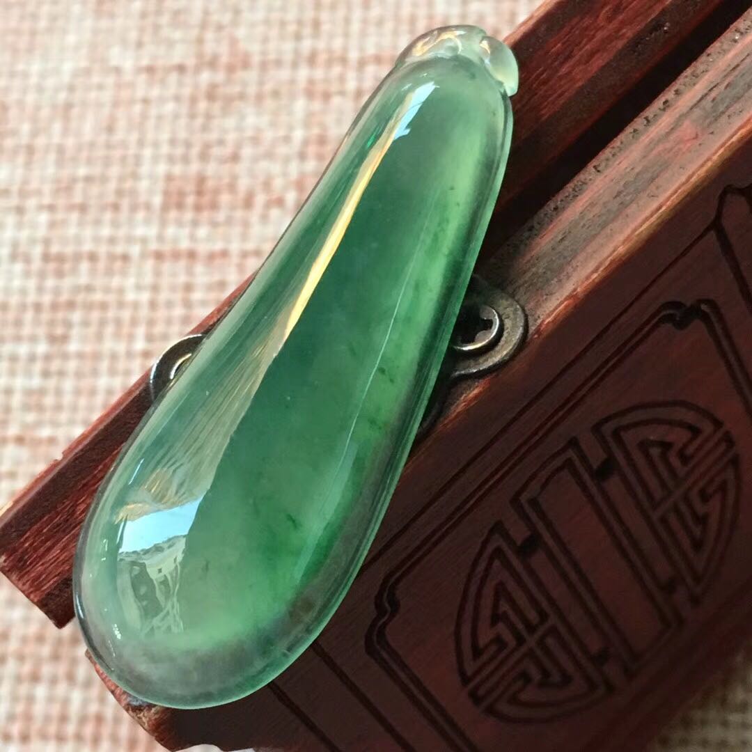 恒鑫翡翠A货玉吊坠 男女款 新品 冰种飘绿福瓜挂件送证书在类目 饰品/流行首饰/时尚饰品新, 项坠/吊坠中 - 来自Buy2taobao.com提供专业的淘宝代购服务