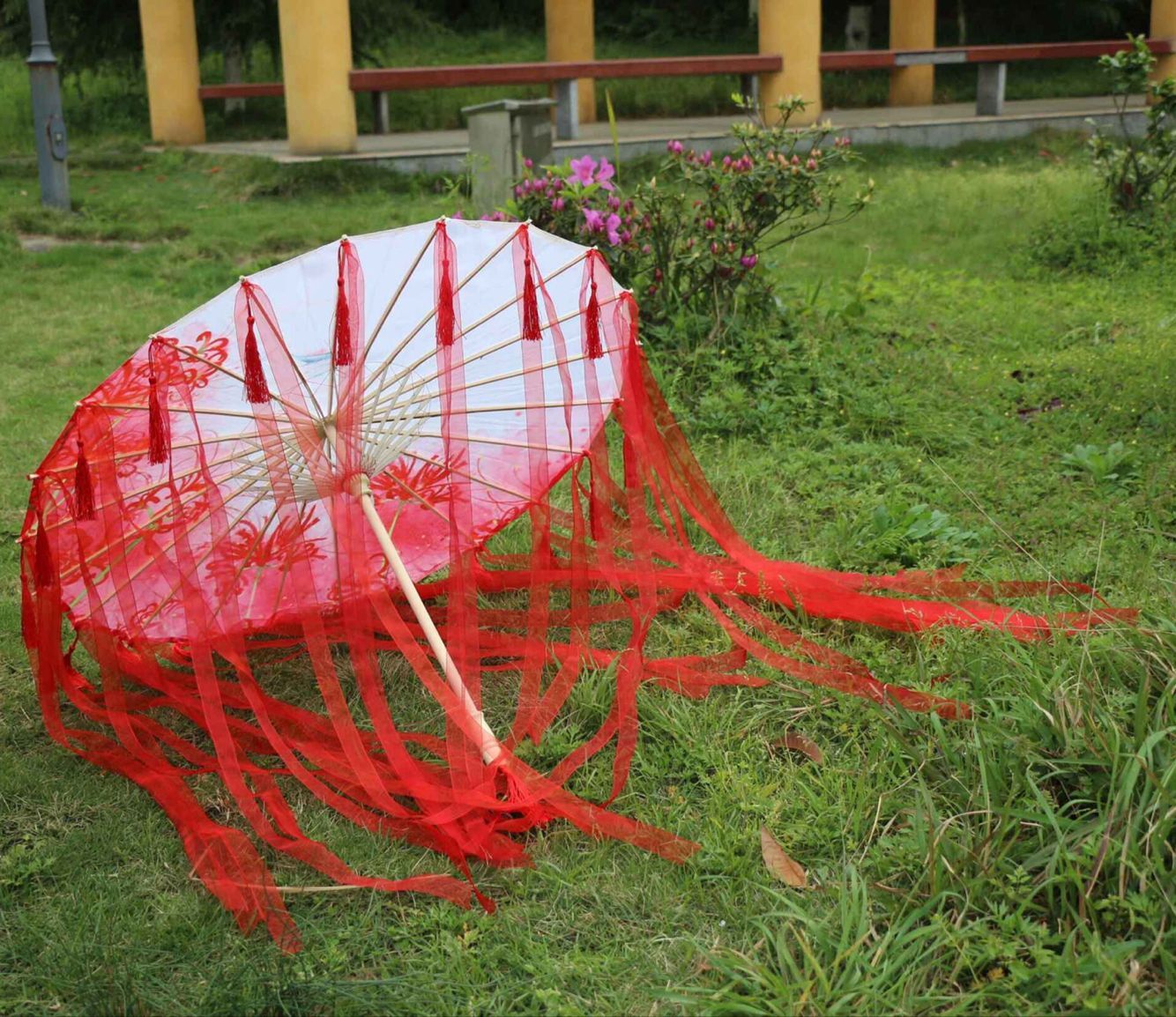 古代雨伞 古装女士汉服飘带油纸伞古风流苏古伞防雨中国风道具伞在类目 家居饰品, 工艺伞中 - 来自Buy2taobao.com提供专业的淘宝代购服务