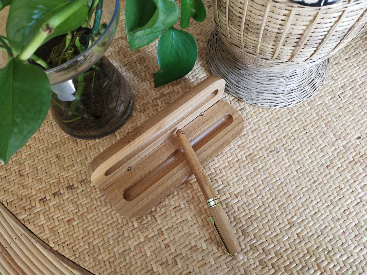 #万象王国# 秘境云南 精致竹工艺工艺笔 翻盖笔盒在类目 特色手工艺, 其他特色工艺品中 - 来自Buy2taobao.com提供专业的淘宝代购服务